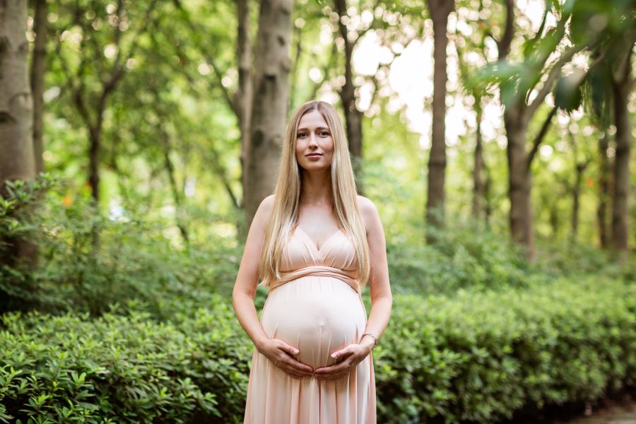 Soft And Supportive Maternity Dresses: Easing The Pain Of A Growing Belly
